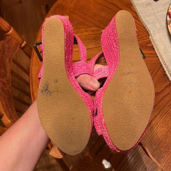 Pink Sesto wedges w/ cross traps. Good condition. Size 5.5 - Picture 5 of 5